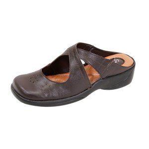 PEERAGE Casey Women's Wide Width Leather Clogs (204)